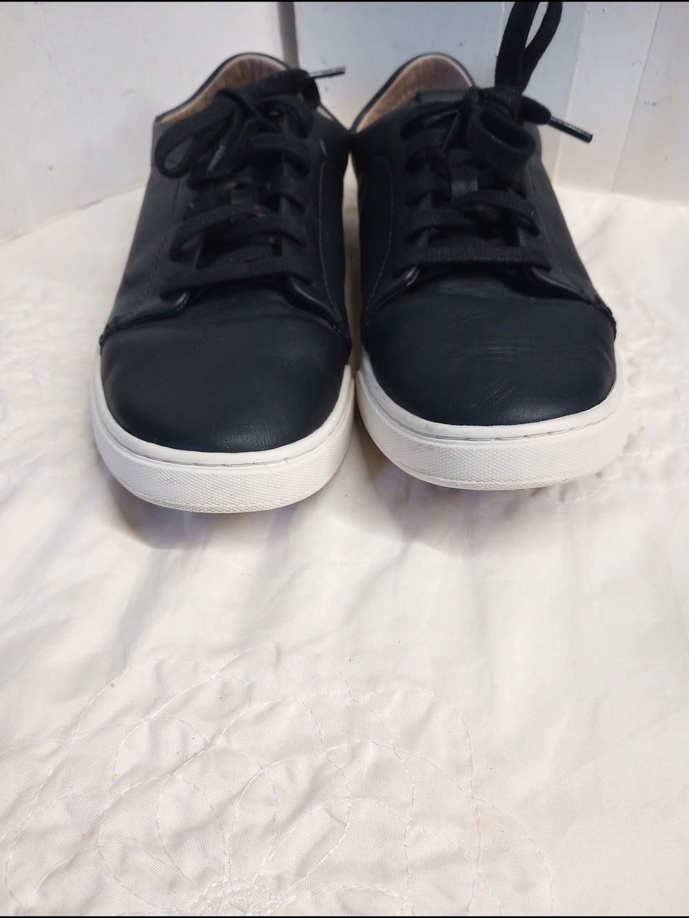 Olukai Pehuea Li Ili Classic Black Leather Sneakers with White Sole Size 8